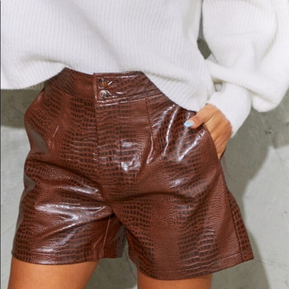 SOLD OUT prettylittlething croc shorts 🩳